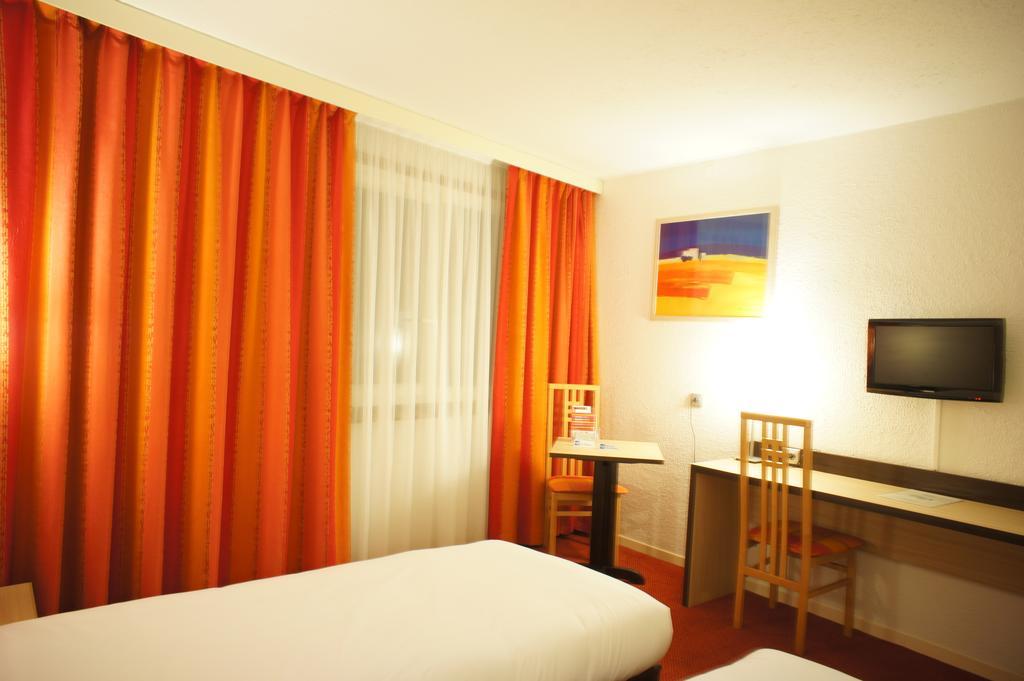 Inter-Hotel La Closerie Beaune Бон Номер фото