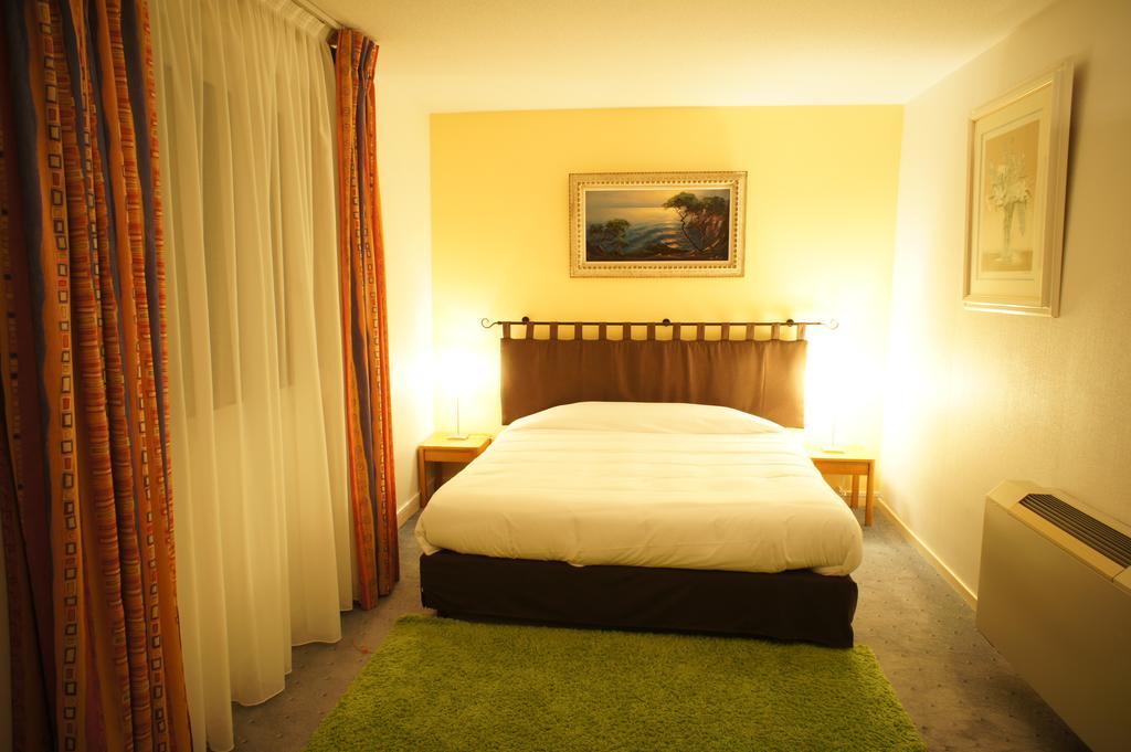 Inter-Hotel La Closerie Beaune Бон Номер фото