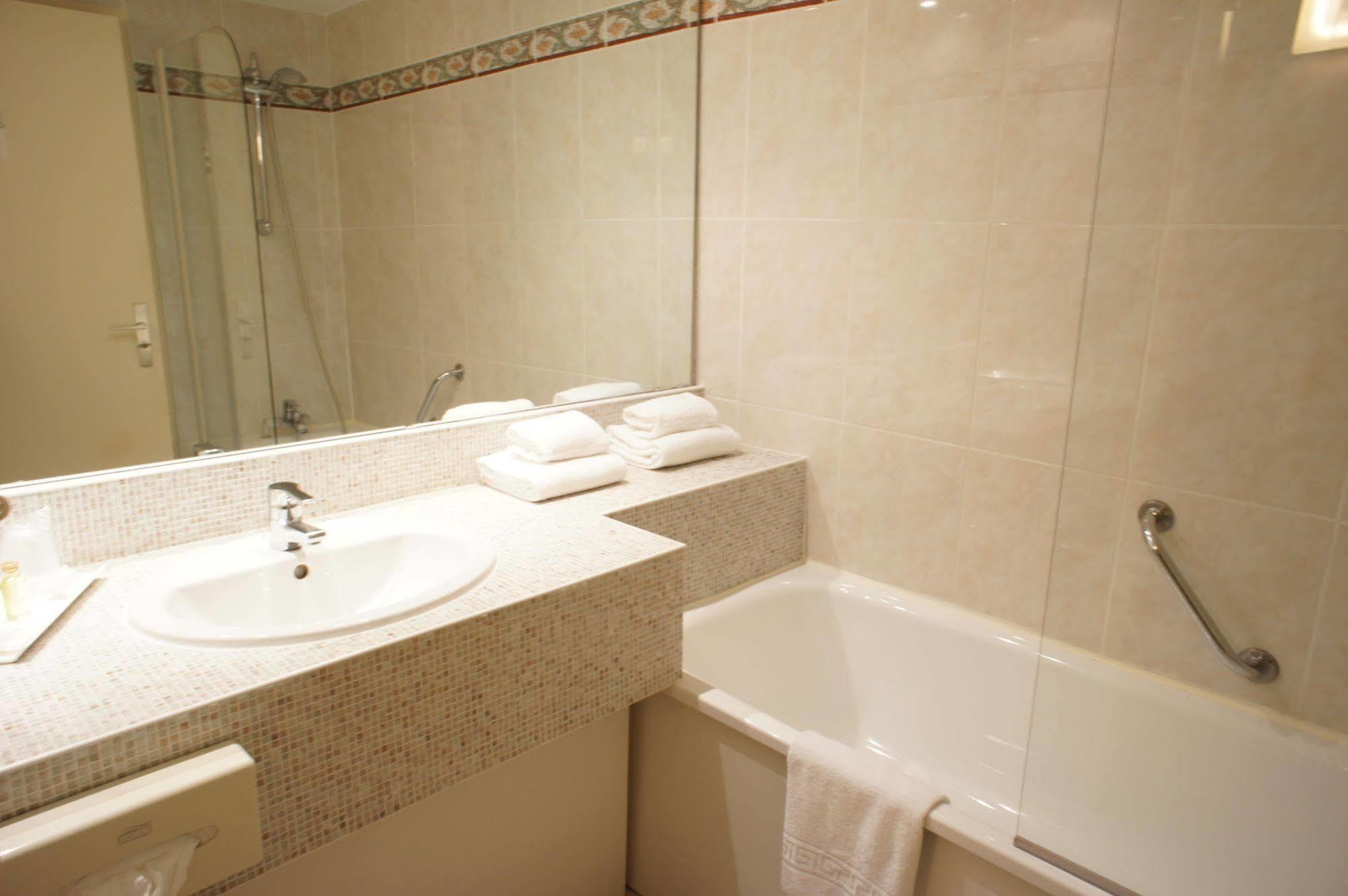 Inter-Hotel La Closerie Beaune Бон Экстерьер фото