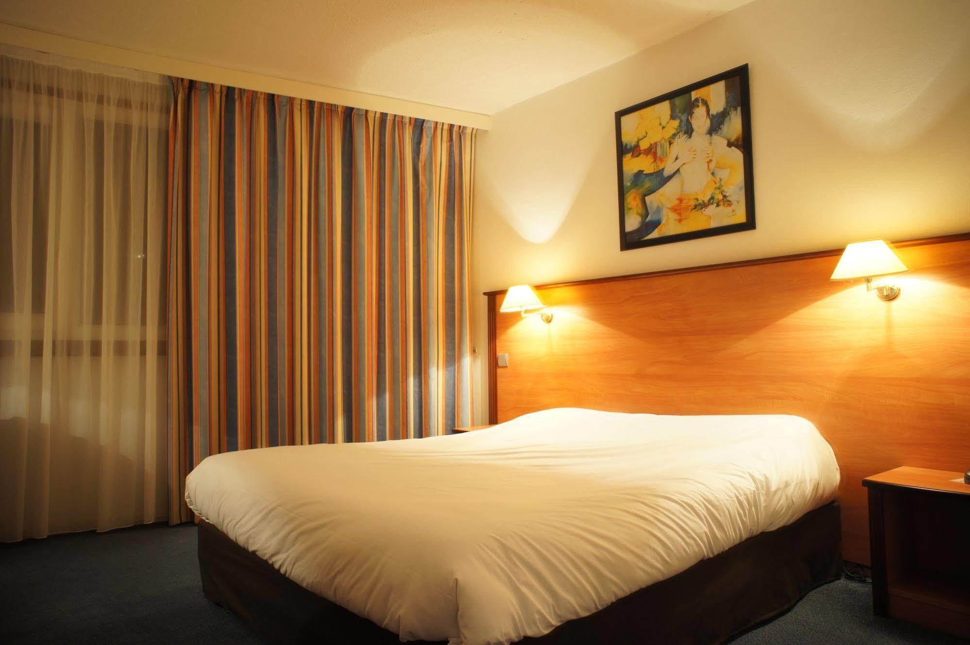 Inter-Hotel La Closerie Beaune Бон Экстерьер фото