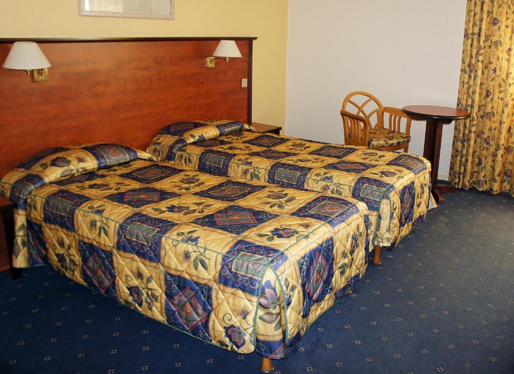 Inter-Hotel La Closerie Beaune Бон Номер фото