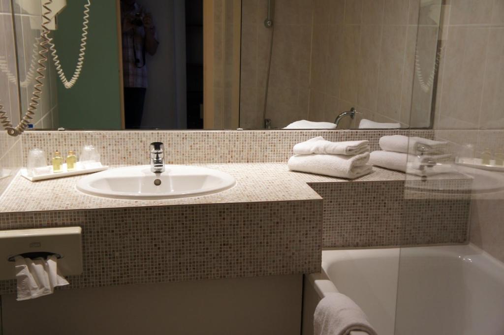 Inter-Hotel La Closerie Beaune Бон Экстерьер фото